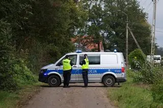 Służby prowadzą czynności po znalezieniu obiektu przypominającego drona