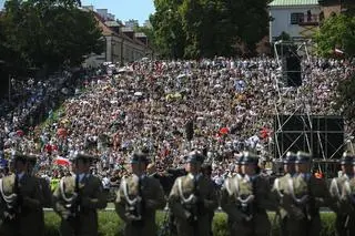Tysiące osób przyszły oglądać defiladę z okazji Święta Wojska Polskiego