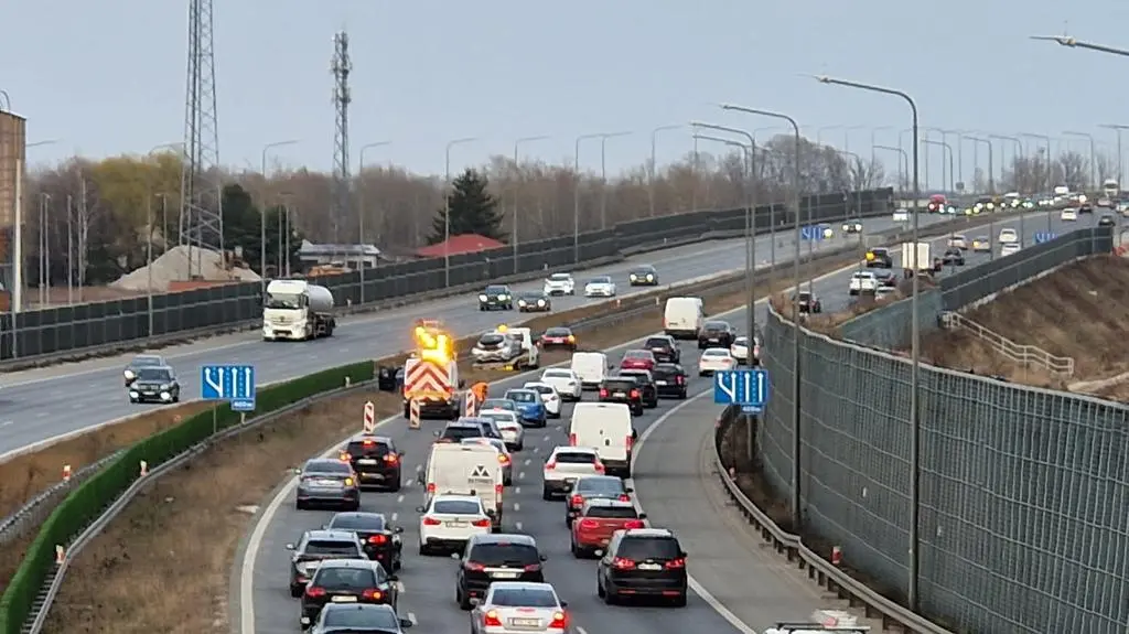 Zderzenie na S2. Korek miał kilkanaście kilometrów  