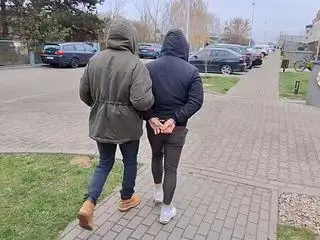 Ukrywał się u kolegi, który w mieszkaniu posiadał ponad 1,5 kg narkotyków