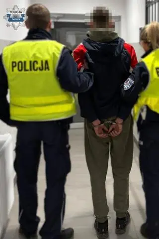 Nie zatrzymał sie do kontroli, został zatrzymany po pościgu