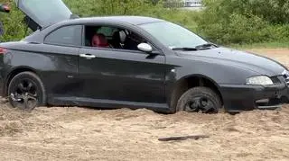 Alfa romeo utknęła na plaży 