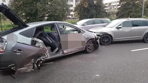 Cztery auta zderzyły się w Wilanowie. "Taksówka mocno rozbita"