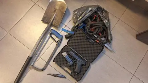 Narzędzia zabezpieczone przez policjantów 