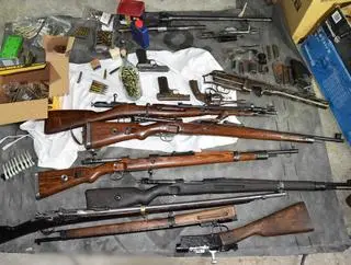 Policjanci zabezpieczyli nielegalną broń i amunicję