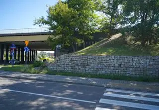 Jest wydeptana ścieżka, będą schody