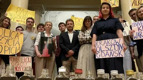 Happening z "małpkami"