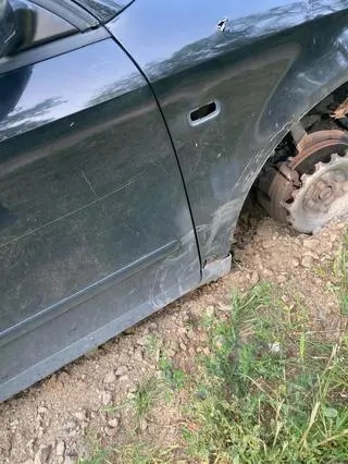 Z koła jego audi odpadały kolejne części