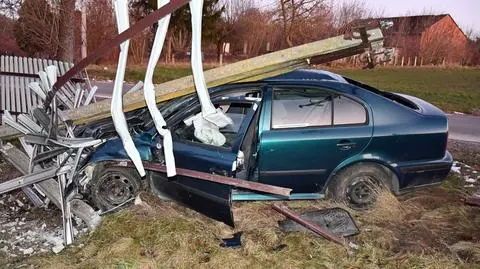 41-latek jazdę zakończył na płocie 