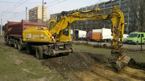 Zrywają tory na Jagiellońskiej.  "Praca idzie pełną parą"