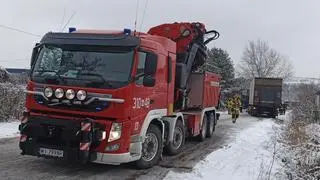 Samochód ciężarowy zjechał do rowu