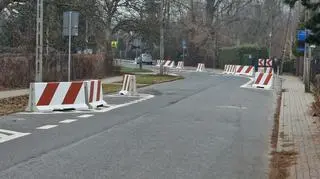Betonowe zapory na ulicy Bukowieckiej