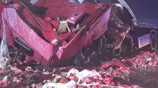 Z ciężarówki wypadły puszki z piwem