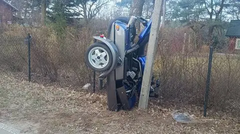 Koszem motocykla zahaczyli o słup