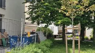 Samochód wjechał w budynek sądu na Bemowie