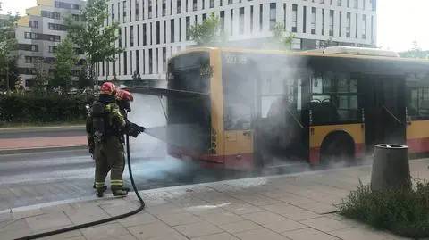 Zapalił się autobus linii 136. "Kierowca poczuł dym"