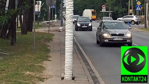 Latarnie na środku chodnika. ZDM: "Będą przeniesione"