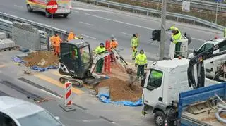 Wiadukt w Postępu otwarty, usuwają przejście dla pieszych na Marynarskiej