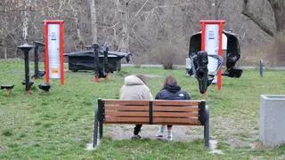 Urządzenia zakryte czarną folią