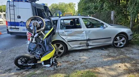 Wypadek pod Pruszkowem. Nieprzytomny motocyklista trafił do szpitala