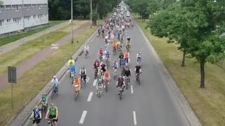 Rowerzyści w drodze na Ursynów