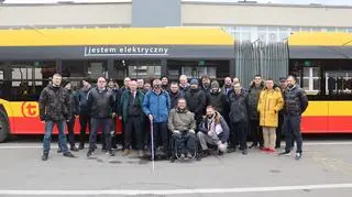 Kierowcy autobusów uczą się pomagać pasażerom z niepełnosprawnościami