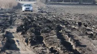 Błotnista ulica Poloneza