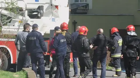 Kobieta skoczyła z okna. Spadła na dwóch strażaków
