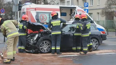 Zderzenie na skrzyżowaniu Rakowieckiej i Kazimierzowskiej