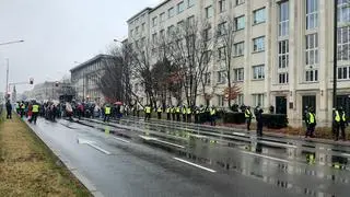 Młodzi dotarli przed Ministerstwo Klimatu i Środowiska