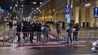Służby zgromadziły się na placu Powstańców Warszawy w pobliżu Telewizji Polskiej