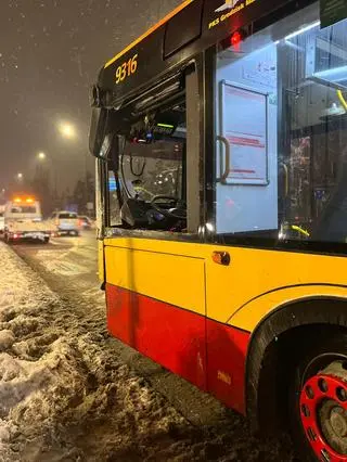 Zderzenie karetki i autobusu miejskiego 