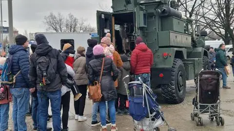 Zwiedzanie strefy wojskowej przy Stadionie Narodowym