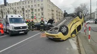 Dachowanie na skrzyżowaniu Krasińskiego i Popiełuszki