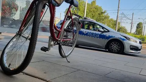 Potrącenie rowerzystki na Mokotowie. Policja: kierowca był nietrzeźwy