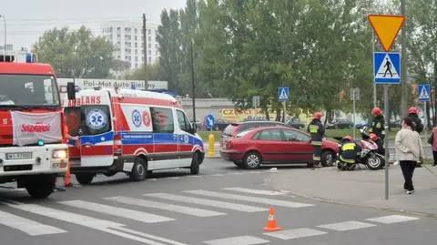 Citroen zderzył się ze skuterem. Ranny mężczyzna