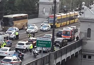 Tragiczny wypadek na moście Poniatowskiego. Nie żyje 17-latka