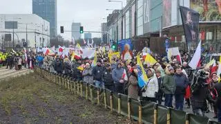 Marsz papieski idzie ulicami stolicy
