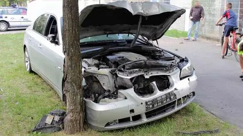 BMW uderzyło w opla i volkswagena. Kierowca uciekł