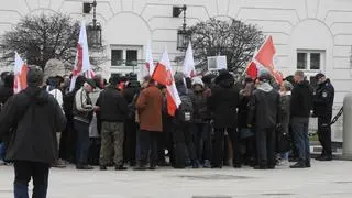 Protest na Krakowskim Przedmieściu 