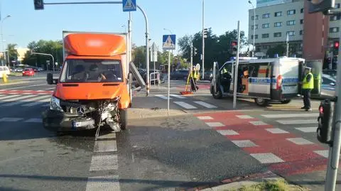 Jechał na lotnisko, miał wypadek tuż przed