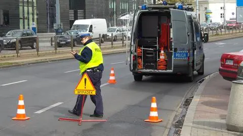 Zderzenie audi i rowerzysty. Komendant główny udzielił pomocy