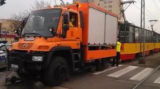 Swing zderzył się ze starym tramwajem.