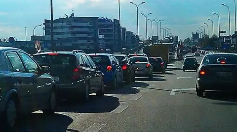Kolizja i korek w Alejach Jerozolimskich