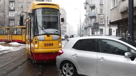 Zaparkował na torach, zablokował tramwaje