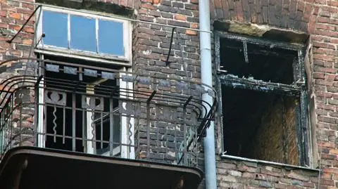 Nocny pożar na Pradze. Ewakuacja po drabinie 