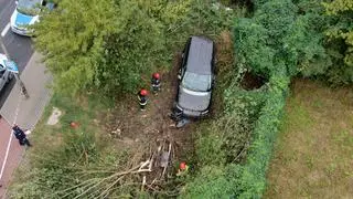 Auto terenowe wypadło z drogi na Gocławiu 