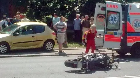 Motcyklista wjechał w peugeota