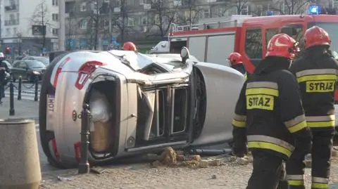 Kolizja na Marszałkowskiej, kia na boku