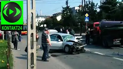 Czołowe zderzenie z szambiarką. Zasnął za kierownicą?